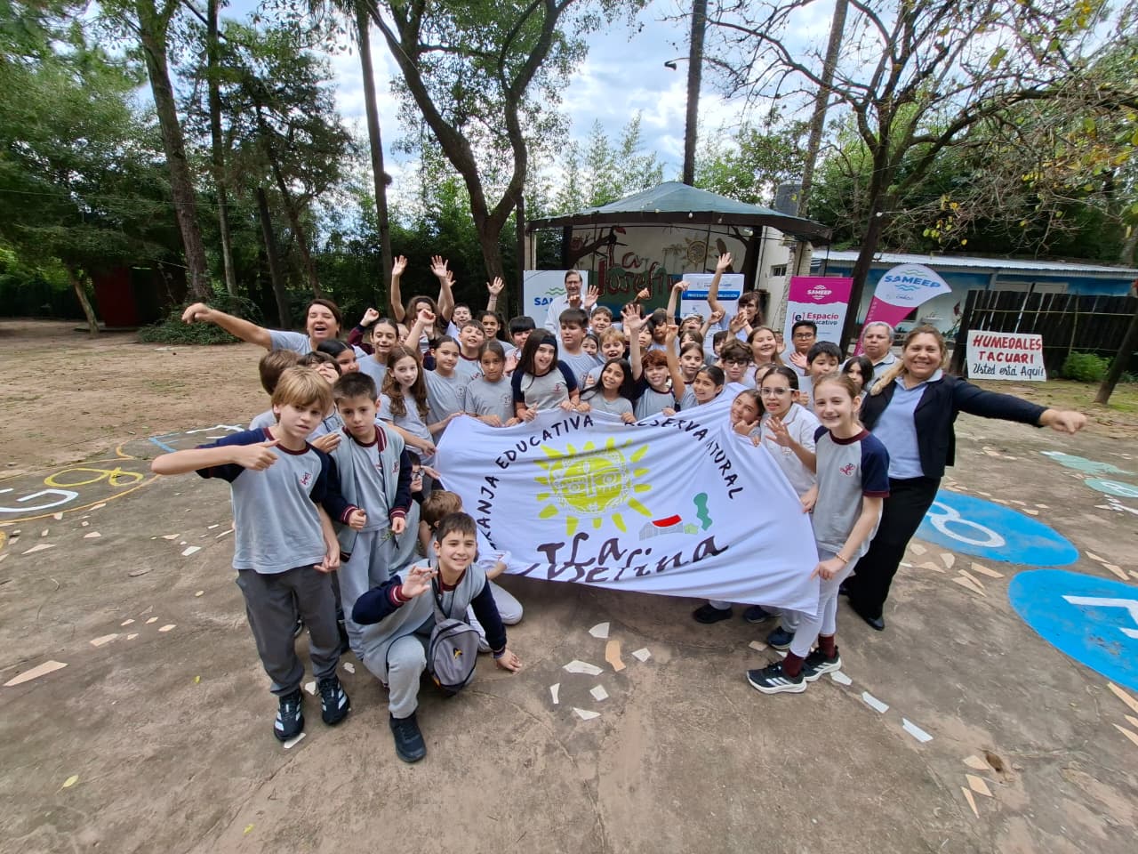 Charla en la granja "La Josefina", con alumnos de nivel Primario del Colegio Leloir.