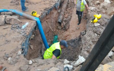 Sameep reparó la rotura de una cañería que afectó el servicio de agua potable en distintos barrios